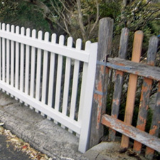 Picket fence plastic & timber